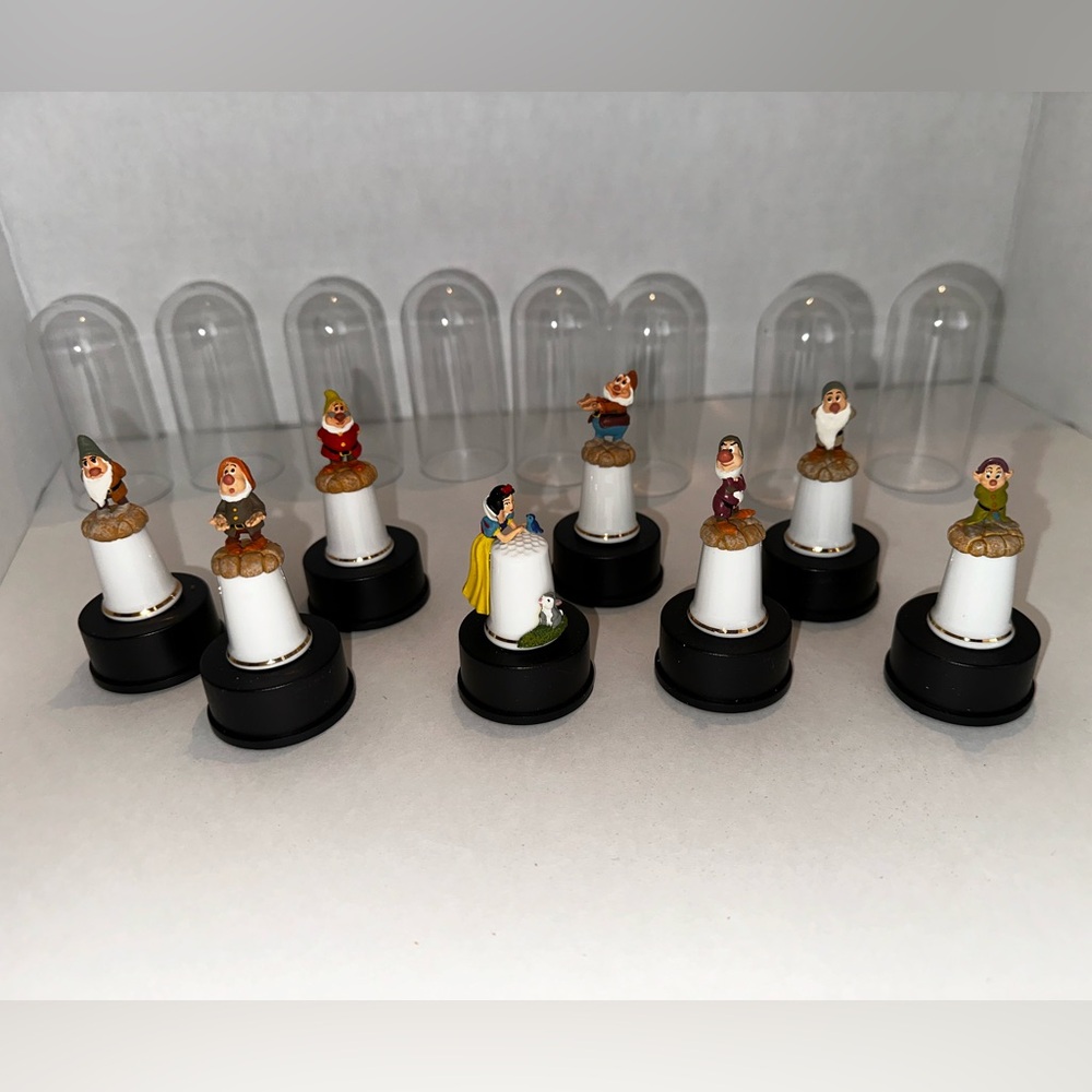 Disney Porcelain Mini Thimble Snow White & Seven Dwarfs Collector's items set
